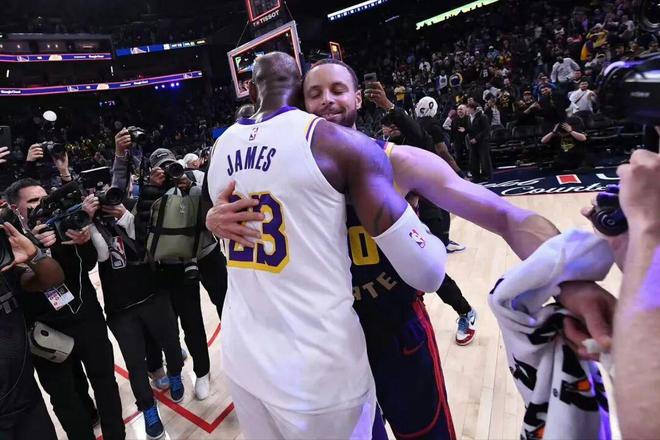 湖人顶薪留李+追字母哥引热议，交易策略成焦点