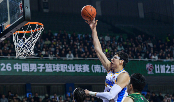 周琦对阵同曦表现低迷引球迷不满