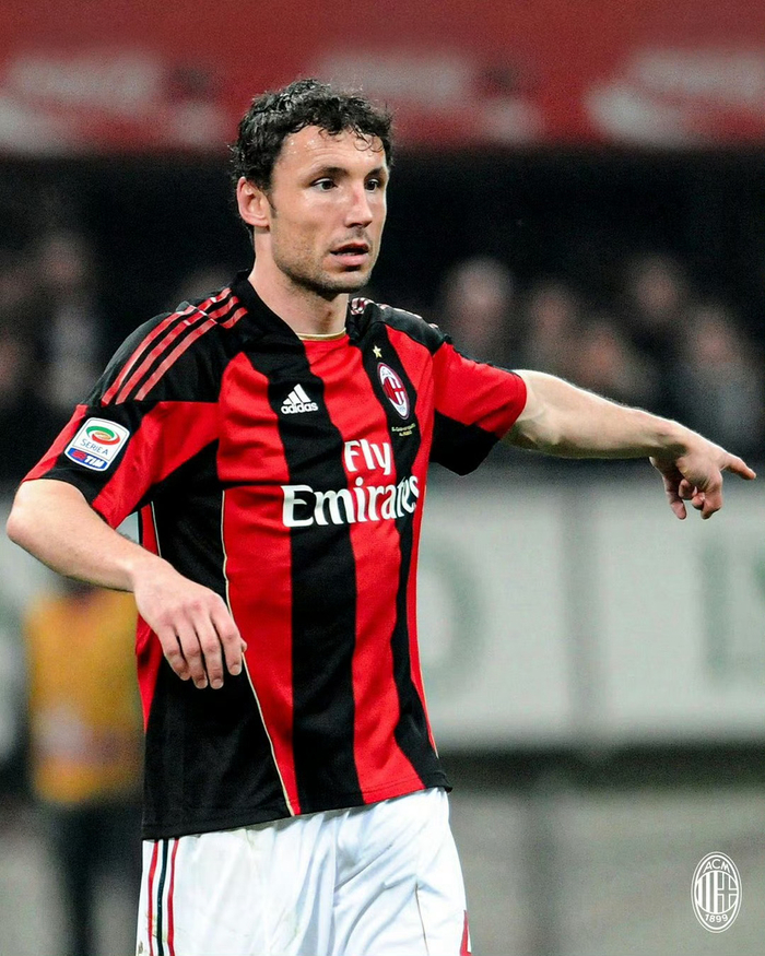 米兰传奇范博梅尔生日快乐 球迷齐贺昔日英雄重